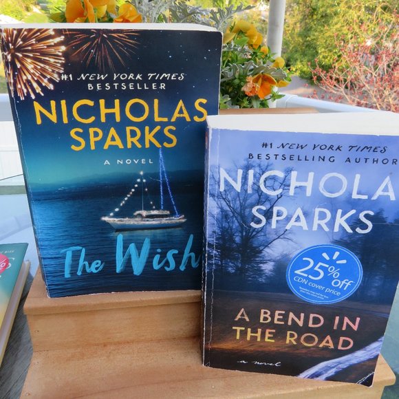 Nicholas Sparks paper back 2 novels - Picture 1 of 3